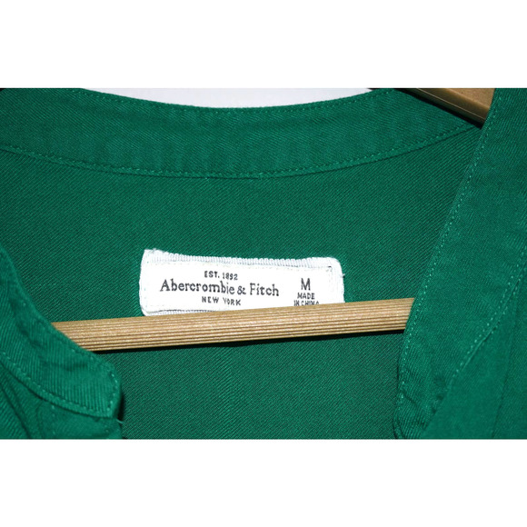 ⭐️ Abercrombie and Fitch Green Button Tank Size M - Picture 3 of 5